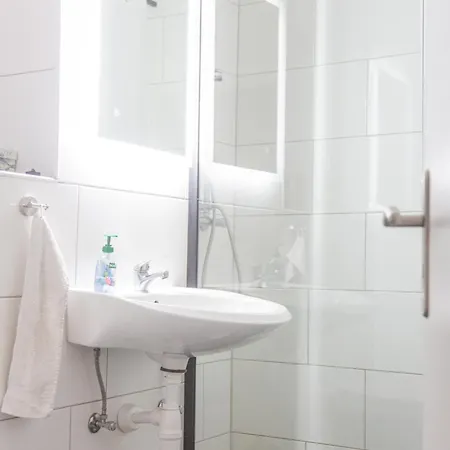 Smart-tv, Kueche, Balkon *